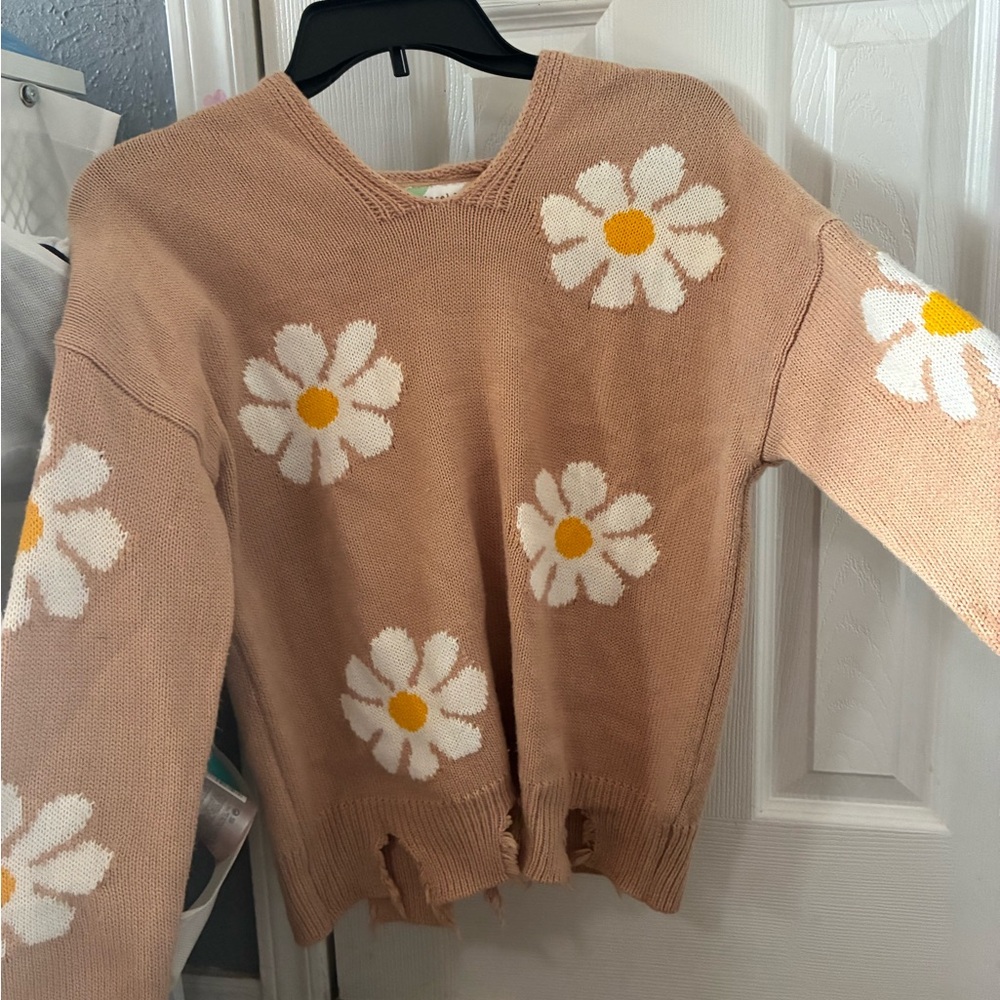 Floral Knit Sweater with Daisy Pattern
